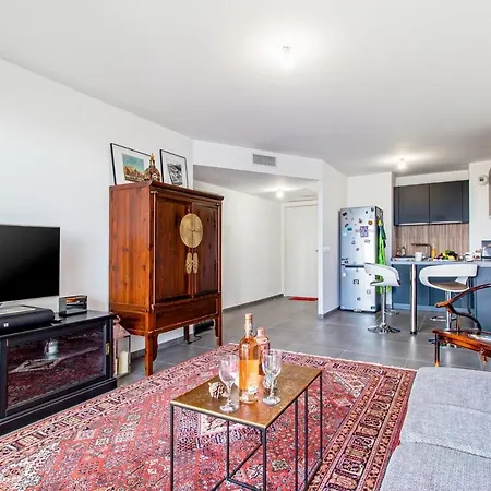 Sun Paradise -Stylish Flat-Rooftop Pool Access-Monaco View *