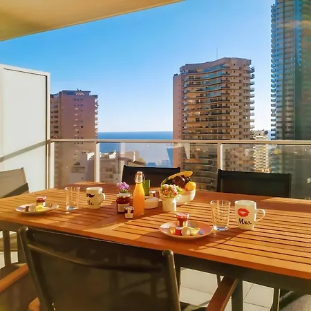 Sun Paradise -Stylish Flat-Rooftop Pool Access-Monaco View Apartment *